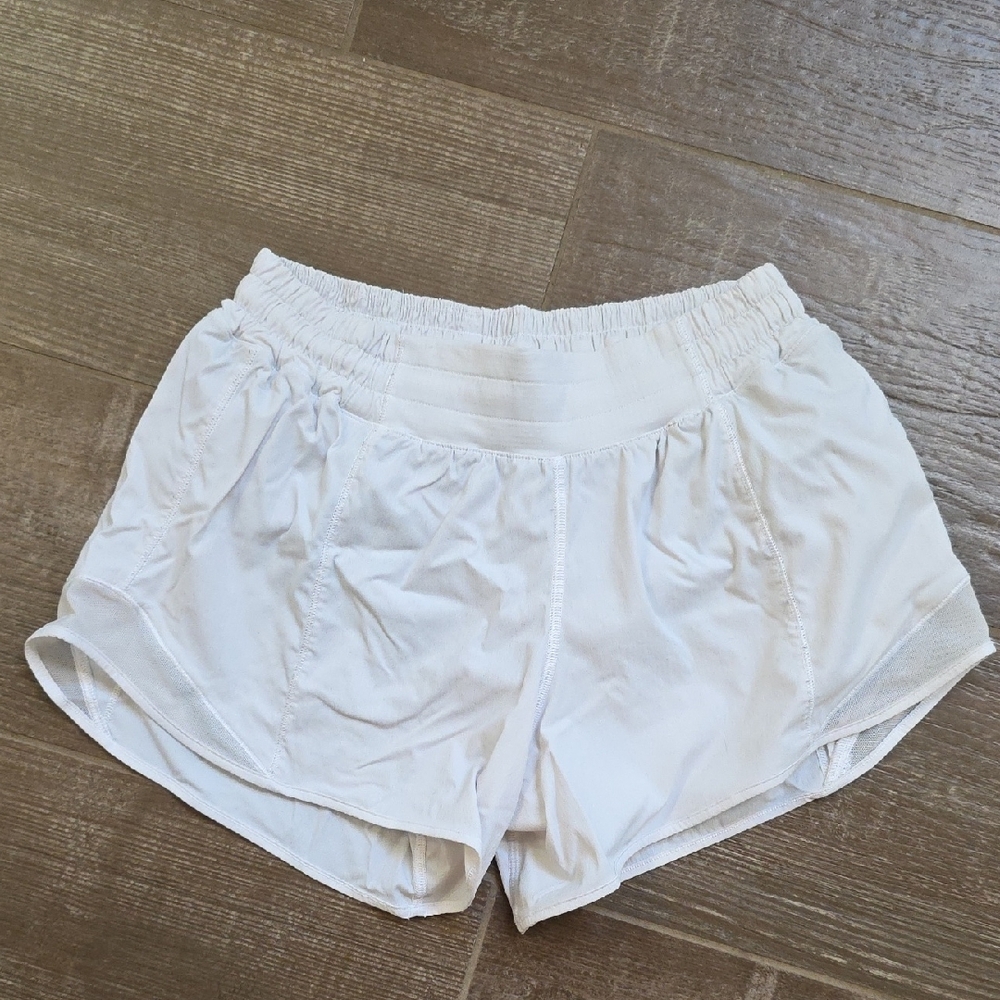 Lululemon Hotty Hot Shorts, Size 6